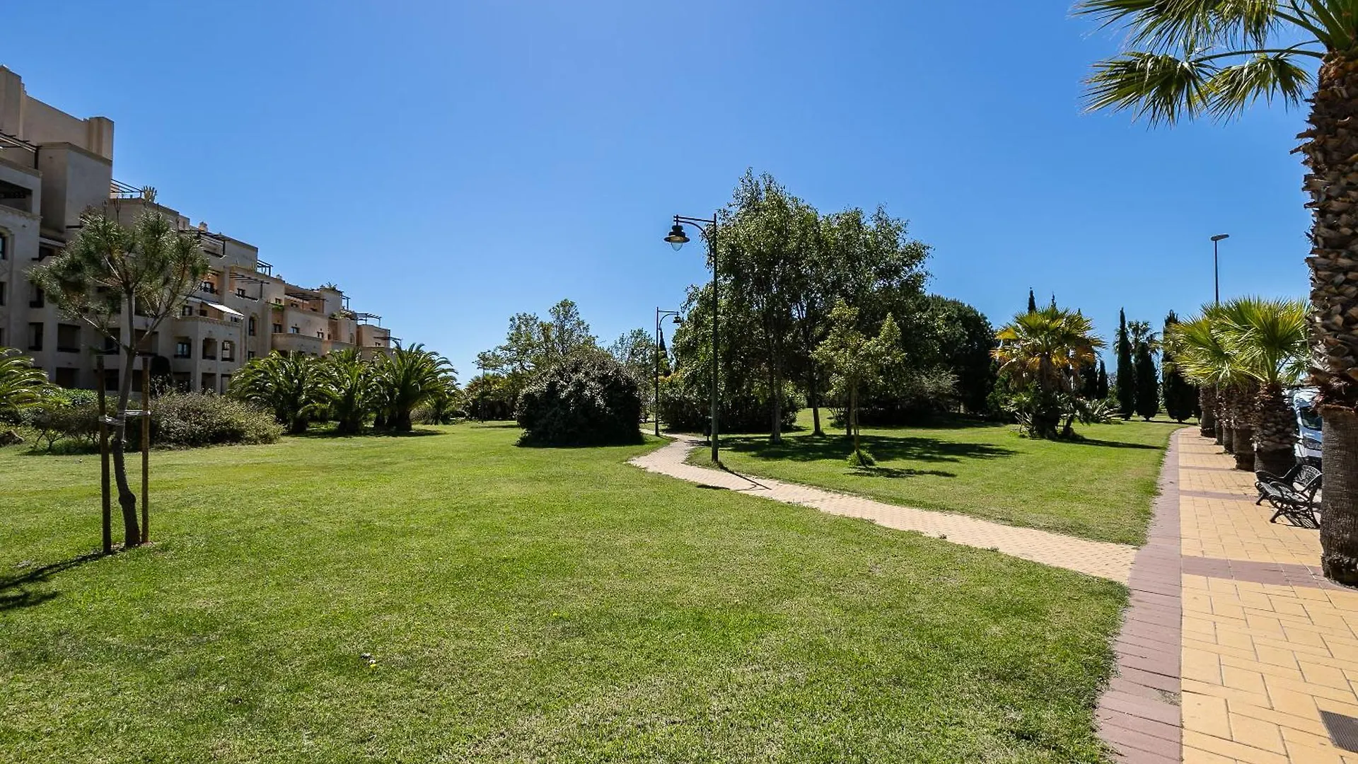 Vistas Laterales Psicina Primera Planta Isla Canela Apartment